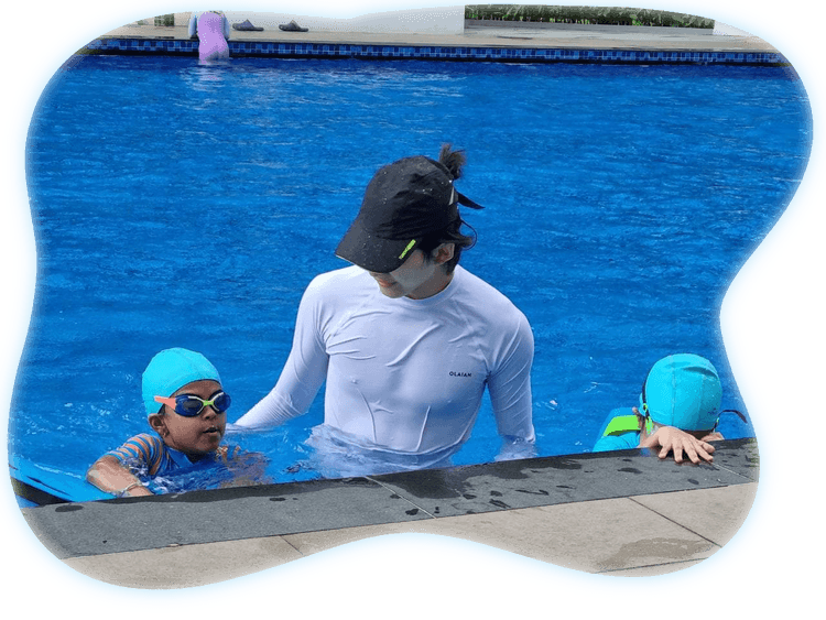 Coaching swimming with children